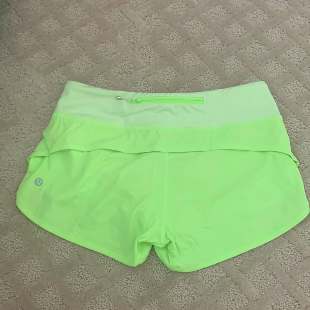 Lululemon Speed short 2.5” size 4 lime green yellow